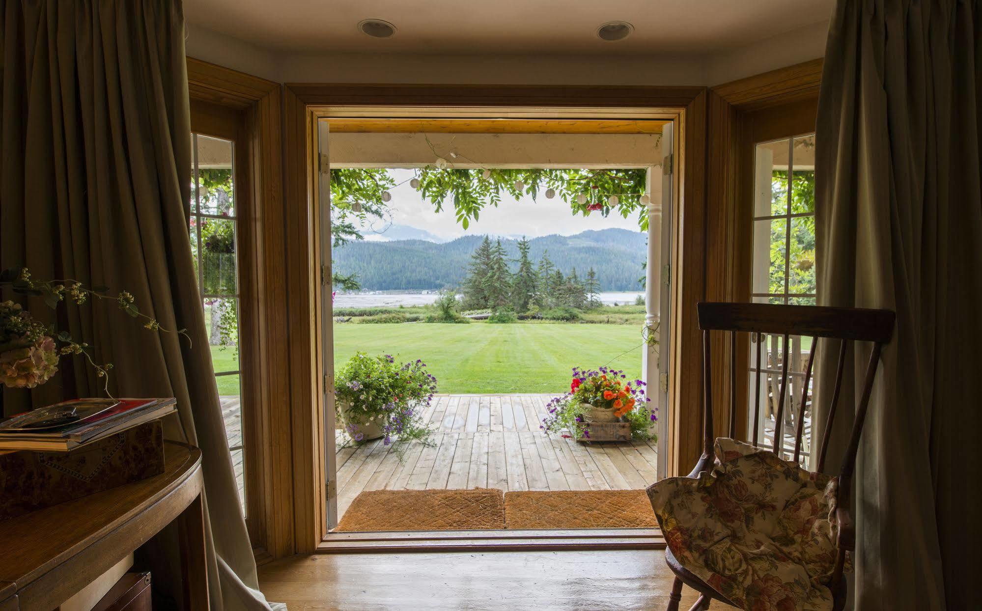 Minette Bay Lodge Kitimat Exterior photo
